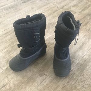Boys black Sorel snow boots size 3.